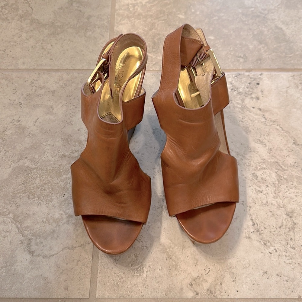 COGNAC MICHAEL KORS WEDGES